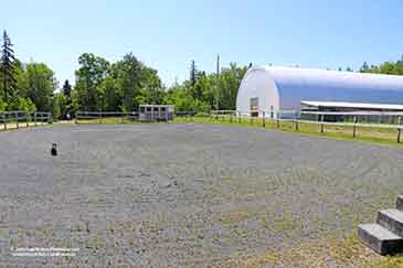 Pferdepension mit Reithalle auf Cape Breton Island, Nova Scotia, Kanada